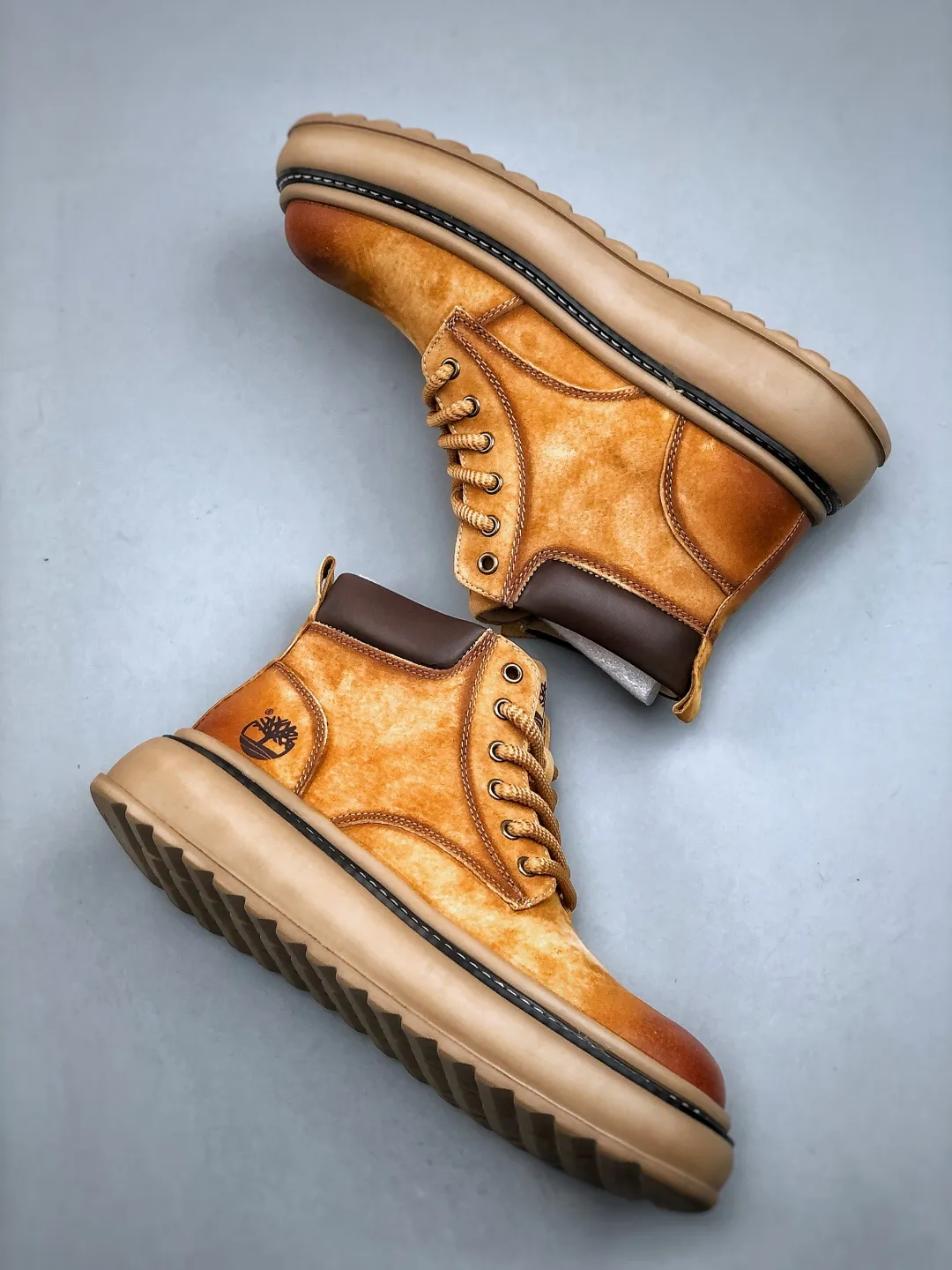 Welfare special offer 💰480 Timberland Timberland new autumn and winter products must-have outdoor casual rhubarb boots series in autumn and winter #Guangdong Dachang quality original box original packaging fashionable and trendy matching The fabric is made of Italian 🇮🇹 top-grade frosted fine-grained cowhide lightweight outsole with anti-odor and anti-corrosion genuine leather latex insoles The outsole and hardware are all made from OEM raw materials Same as the original Goodyear glue process Good products do not kill pigs The quality of the first order is strictly controlled. Exclusively launched on the entire network. The quality is beyond doubt. The whole set is packaged in the same official website to give you a perfect wearing experience. The quality is exquisite and durable. A must-have for sportsmen. Specially designed to handle whether it is handsome or not. High-quality and first-class foot feel. This winter, it is specially used for cold protection and outdoor use. It can be matched casually in daily life. Size: 38-44 (leather shoe size)